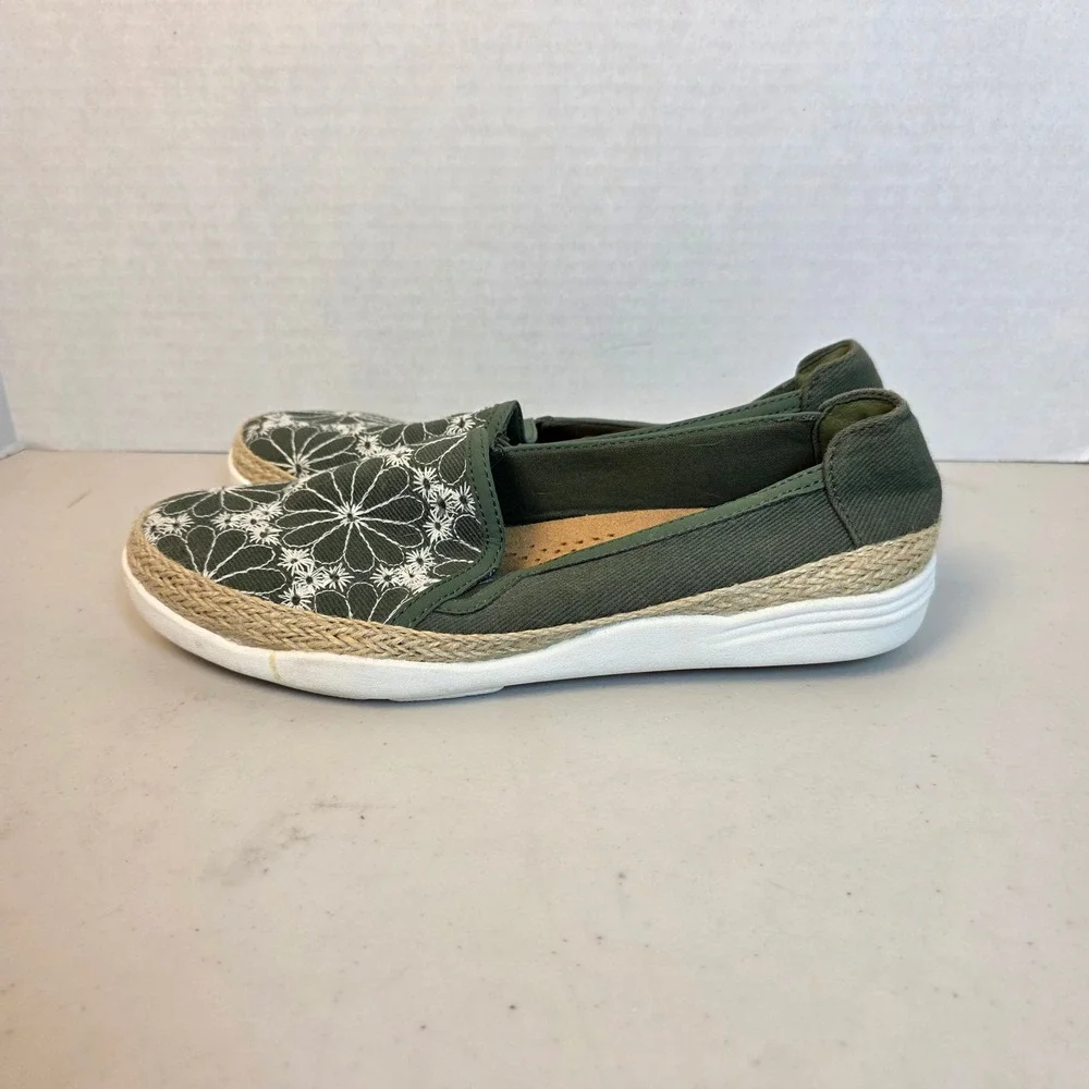 Clarks Collection Slip Ons Womens 7 Olive Green Floral Embroidered Espadrille‎